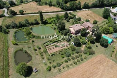 Maison traditionnelle - 243 m² - 6 pièces