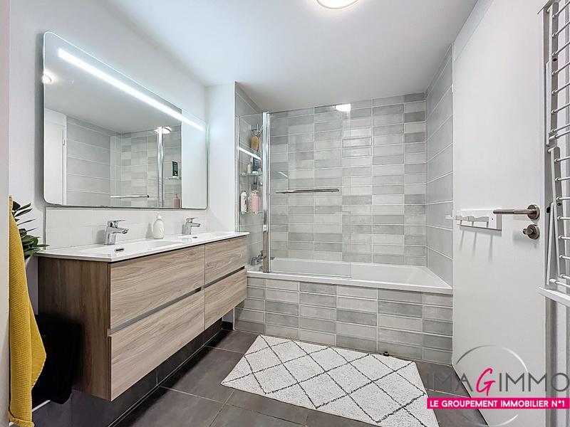 Appartement - 84 m² - 4 pièces