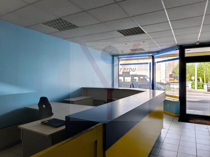 Local commercial - 114 m² - 6 pièces