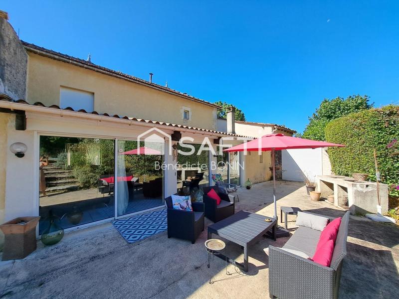 Maison - 220 m² - 5 pièces