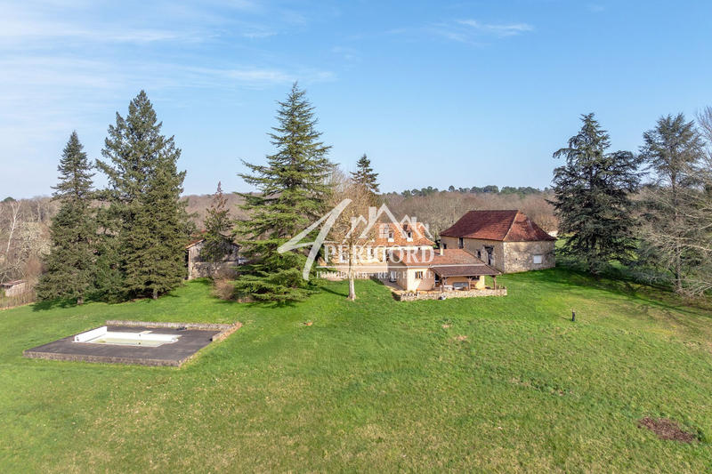 Maison - 210 m² - 10 pièces