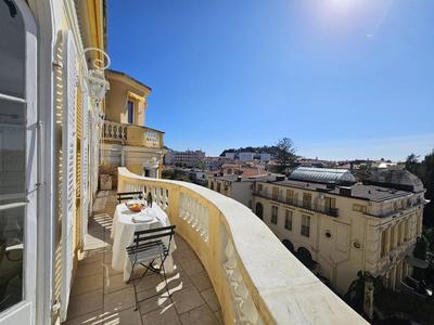 Appartement - 111 m² - 5 pièces