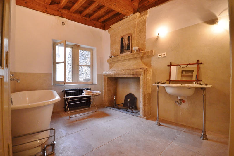 Maison en pierre - 307 m² - 8 pièces