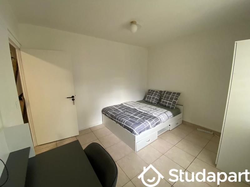 Chambre - 12 m² - 1 pièce