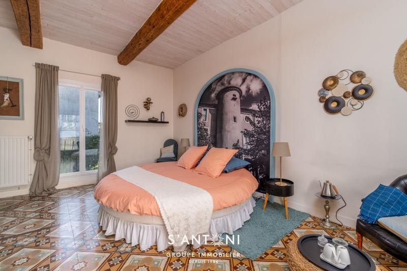 Maison - 201 m² - 7 pièces