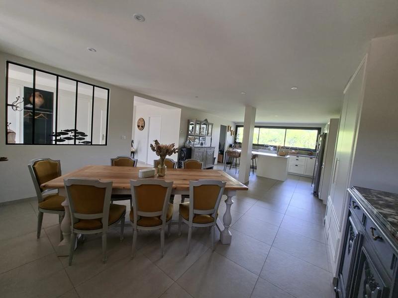 Propriété - 331 m²