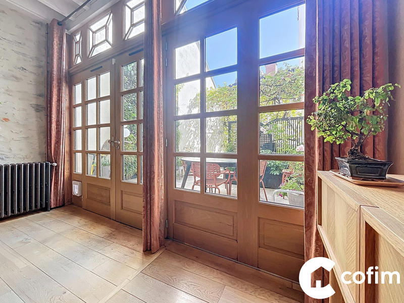 Appartement - 240 m² - 6 pièces