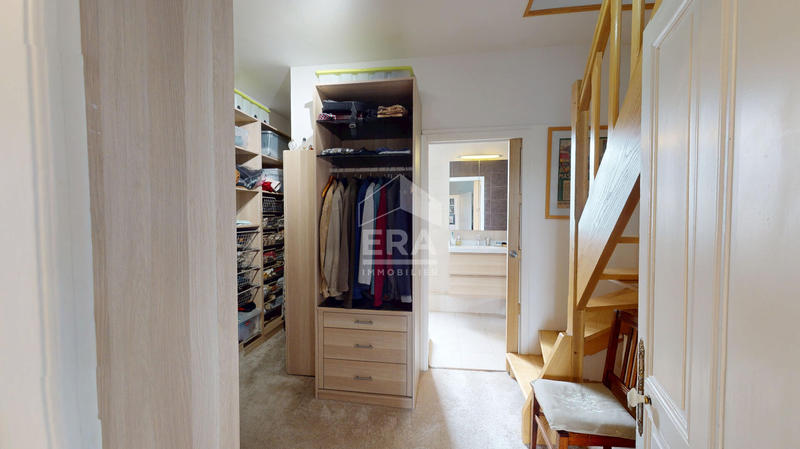 Demeure - 228 m² - 9 pièces