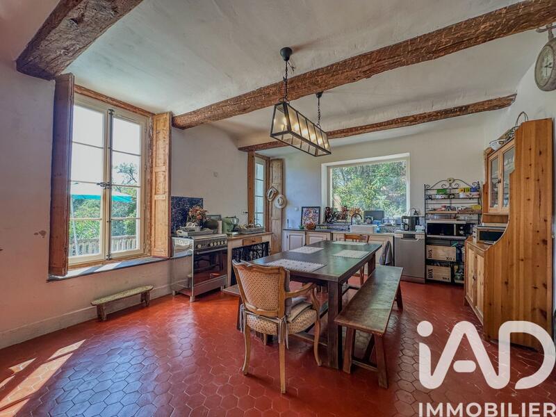 Maison - 736 m² - 15 pièces