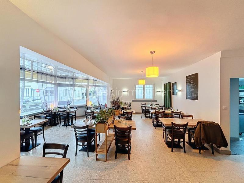 Local commercial - 200 m² - 5 pièces