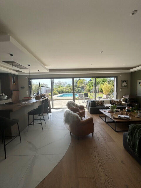 Maison - 217 m² - 6 pièces