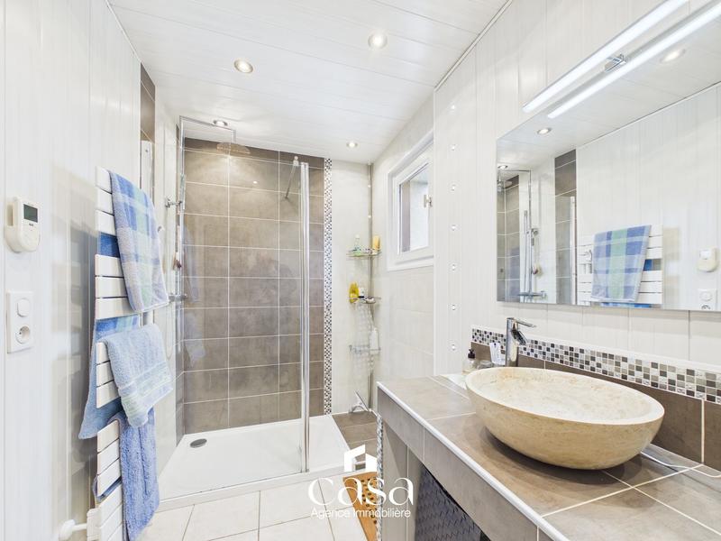 Maison traditionnelle - 128 m² - 6 pièces