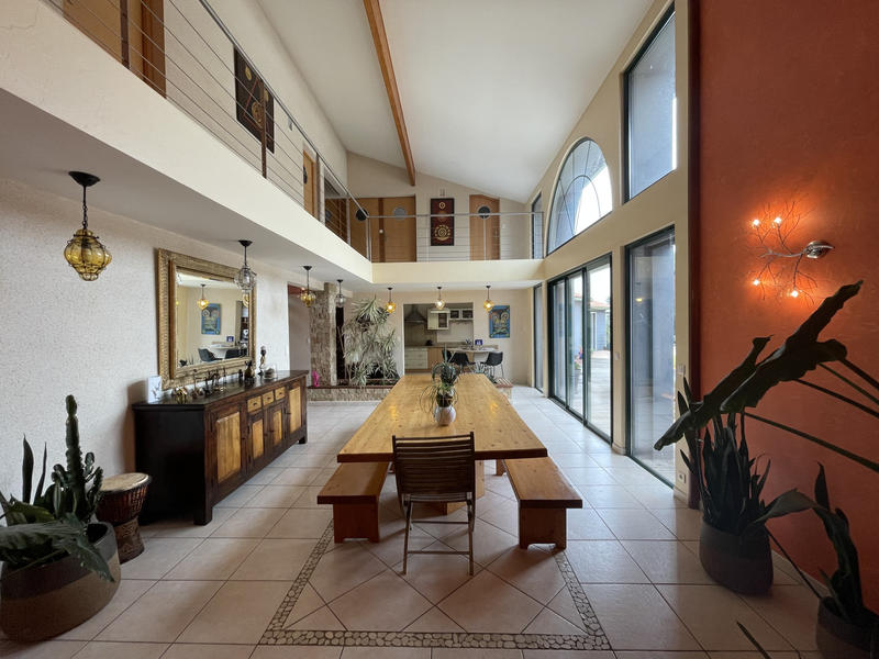 Maison - 270 m² - 6 pièces