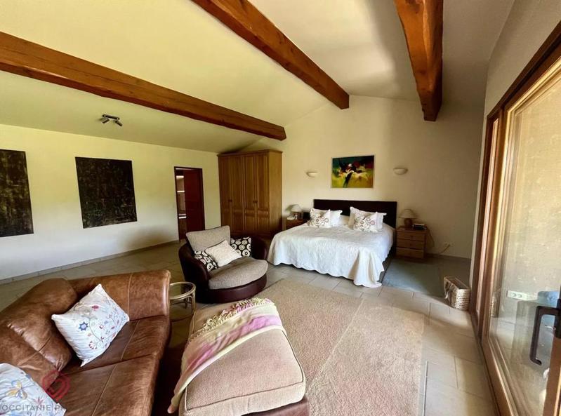 Propriété - 420 m² - 12 pièces