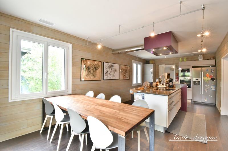 Propriété - 250 m² - 9 pièces