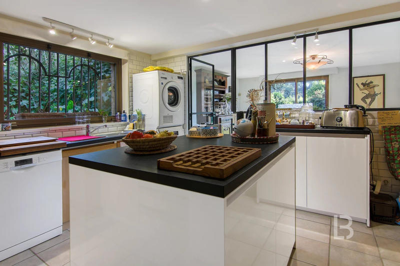 Maison - 250 m² - 7 pièces