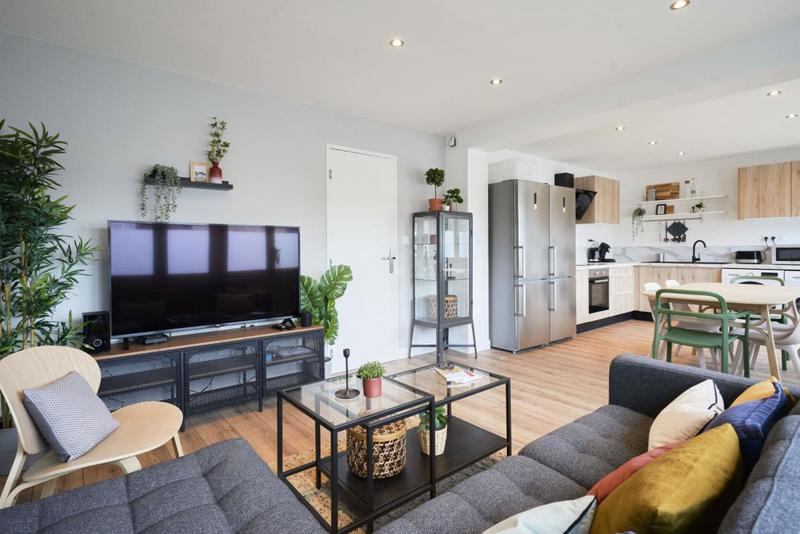 Appartement - 104 m² - 6 pièces