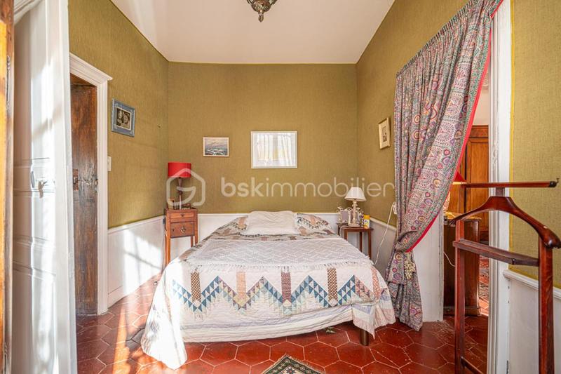 Maison - 303 m² - 10 pièces