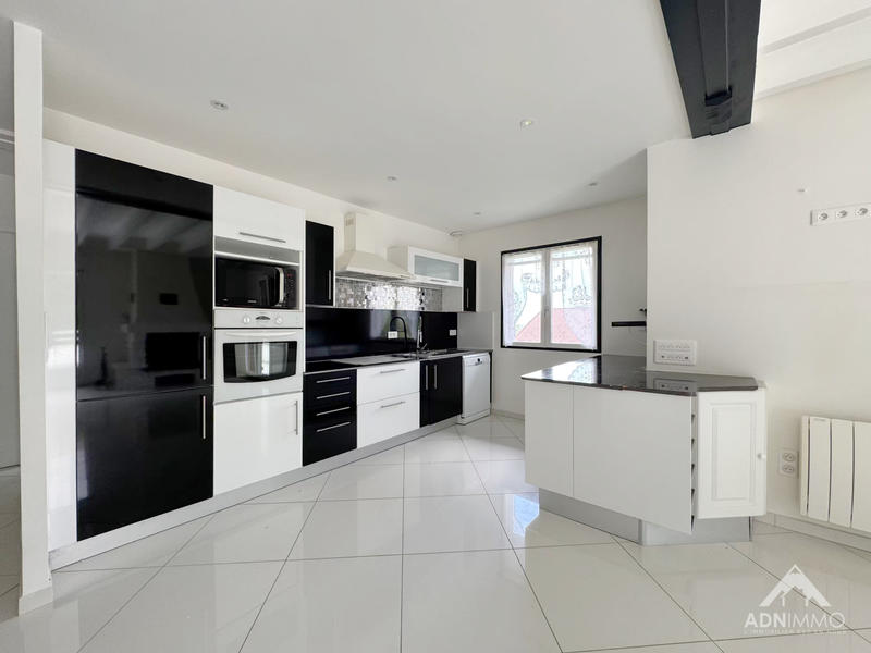 Maison - 204 m² - 5 pièces