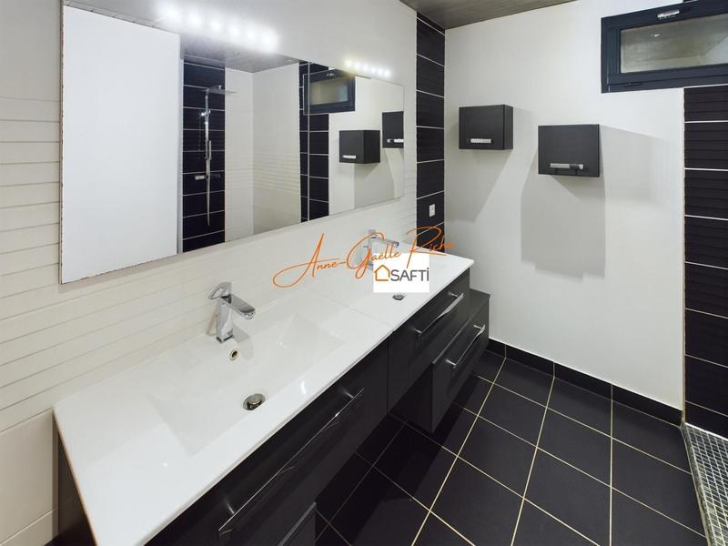 Maison - 184 m² - 6 pièces