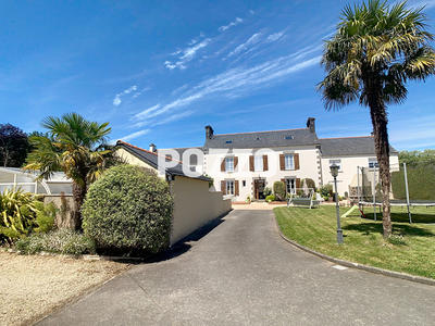 Maison - 408 m² - 18 pièces