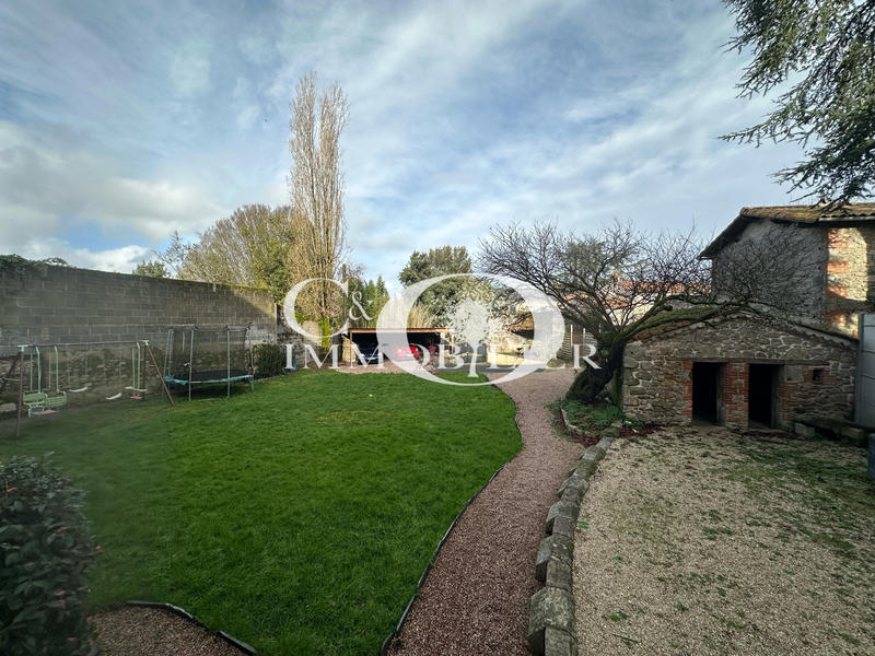 Maison - 236 m² - 10 pièces