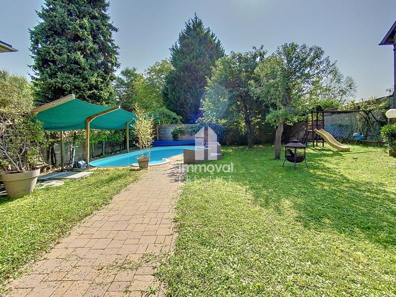 Maison - 207 m² - 8 pièces