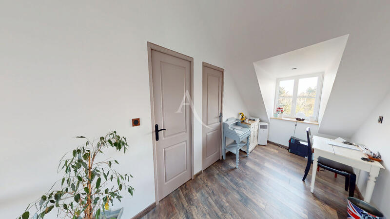 Maison - 192 m² - 9 pièces