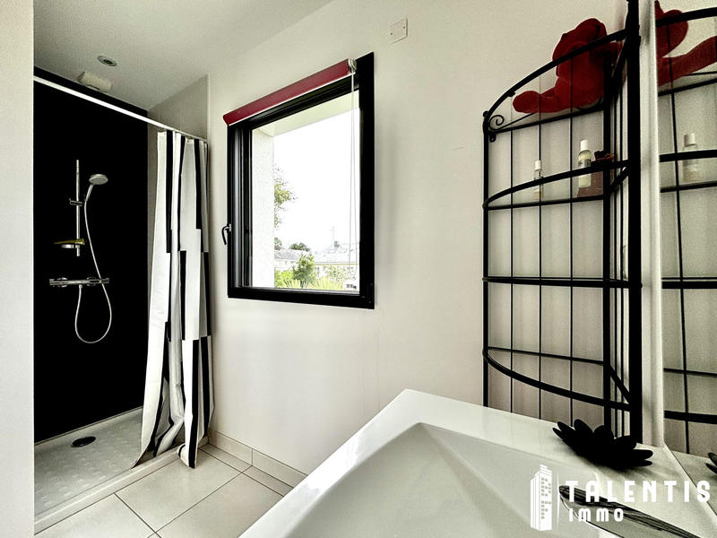 Maison contemporaine - 192 m² - 7 pièces