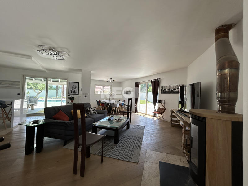 Maison - 205 m² - 7 pièces