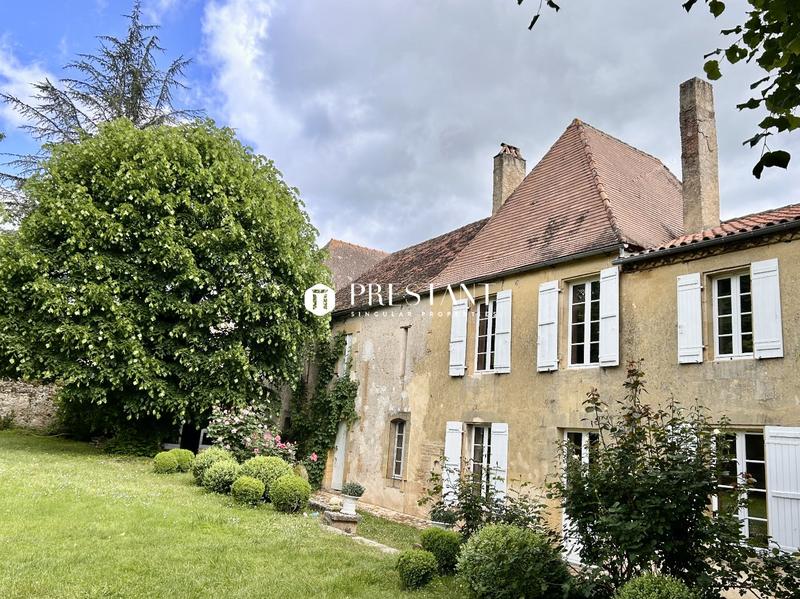 Maison - 411 m² - 11 pièces