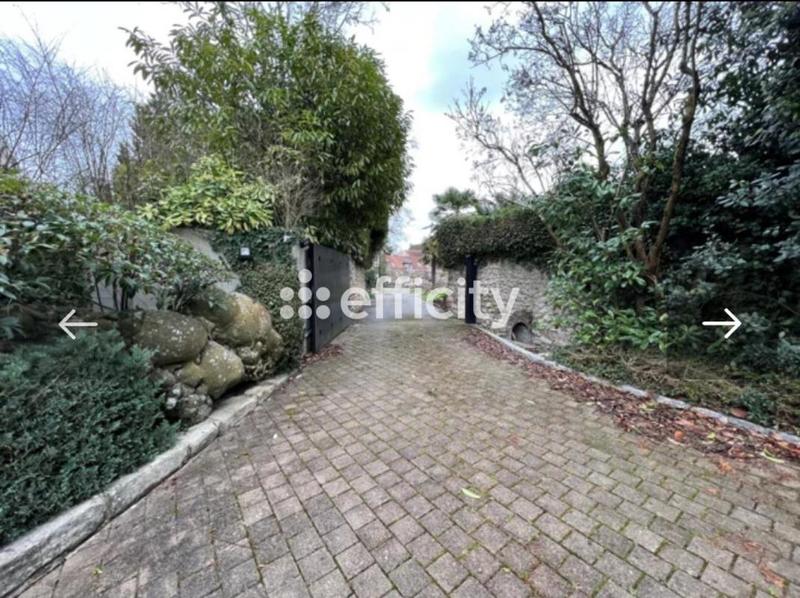 Maison - 300 m² - 9 pièces