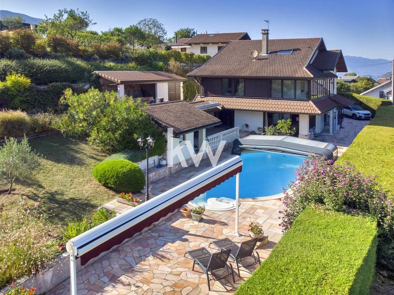 Maison - 250 m² - 6 pièces