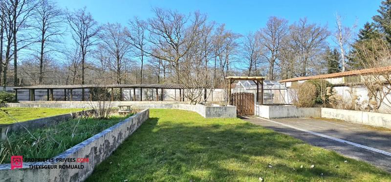 Maison - 228 m² - 9 pièces