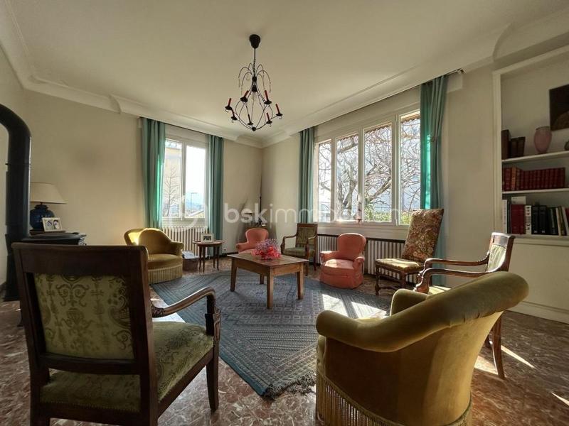 Maison - 168 m² - 8 pièces