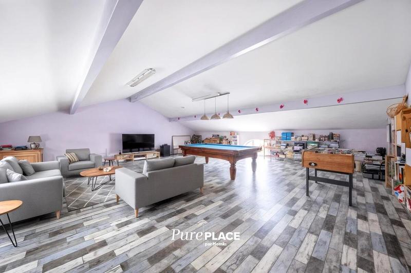 Maison - 334 m² - 8 pièces