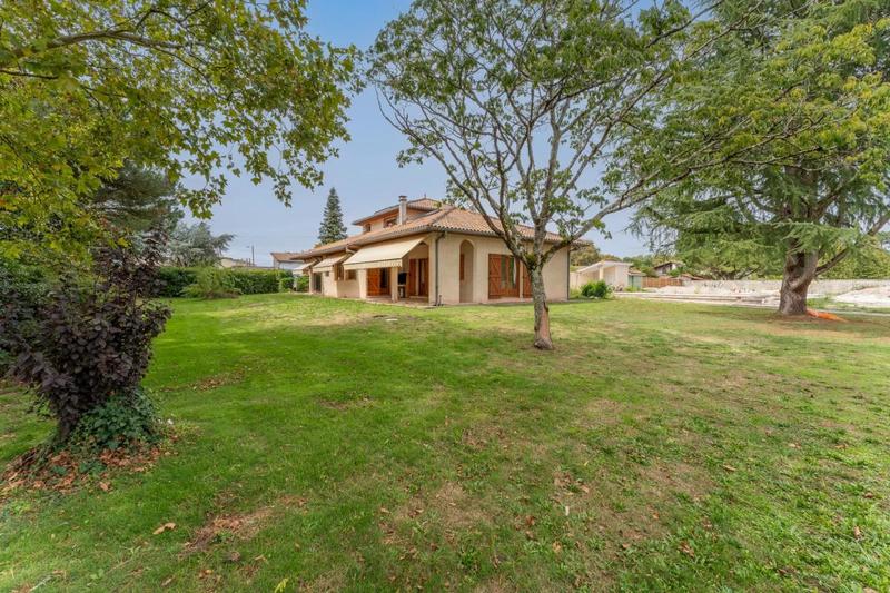 Maison - 215 m² - 7 pièces