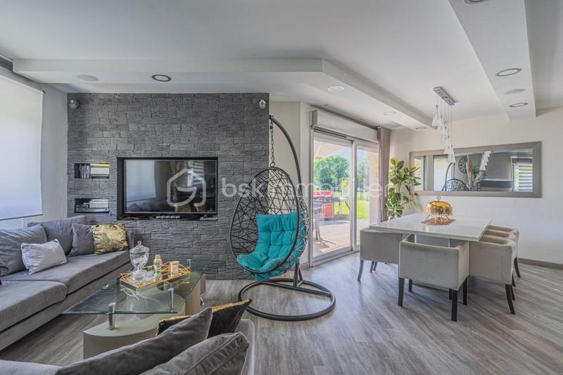 Maison traditionnelle - 156 m² - 5 pièces