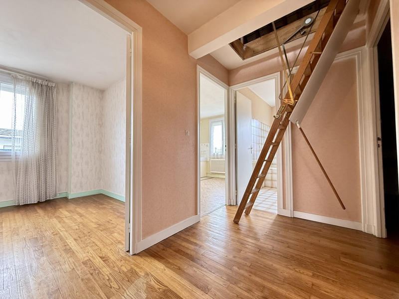 Maison traditionnelle - 121 m² - 7 pièces