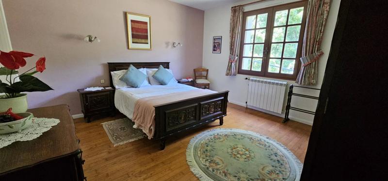 Maison - 212 m² - 9 pièces