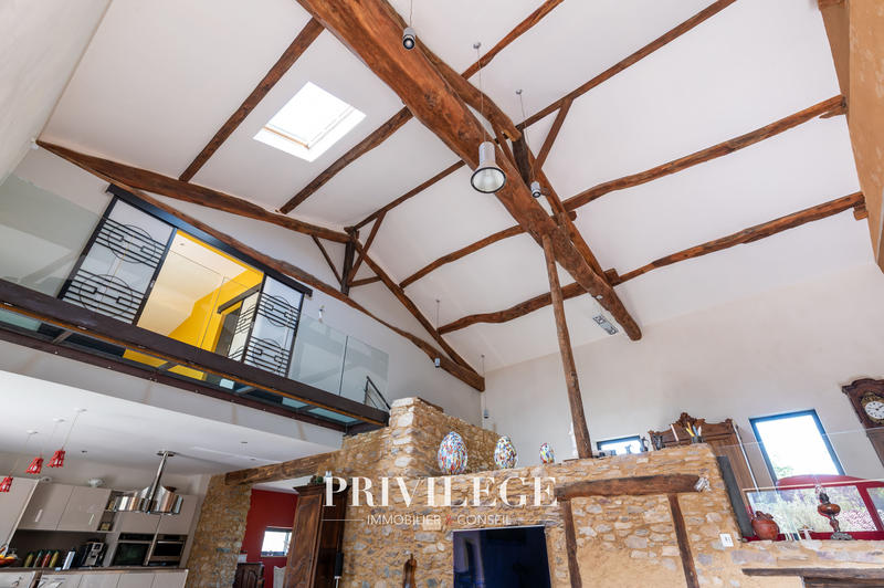 Propriété - 304 m² - 6 pièces