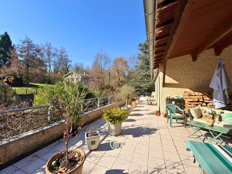 Villa - 240 m² - 9 pièces