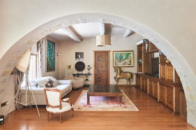 Maison - 700 m² - 12 pièces