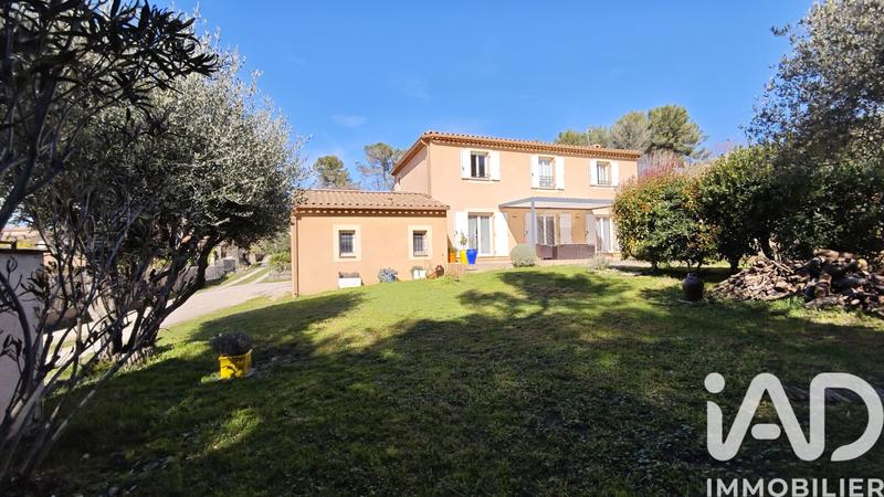 Maison - 200 m² - 7 pièces