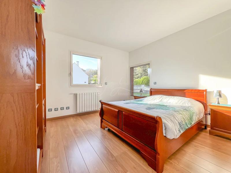 Maison traditionnelle - 363 m² - 10 pièces