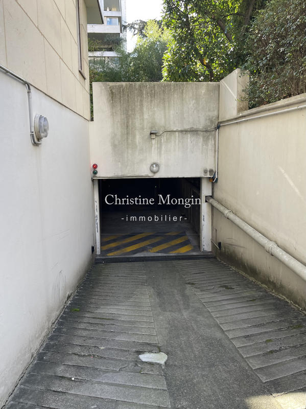 Parking / Garage - 11 m²