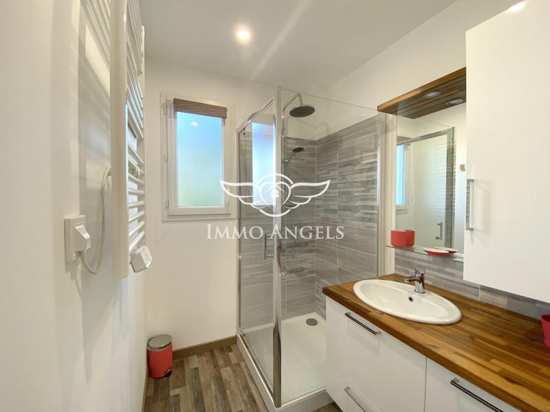 Maison - 206 m² - 9 pièces