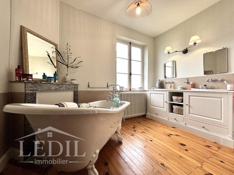 Maison en pierre - 300 m² - 6 pièces