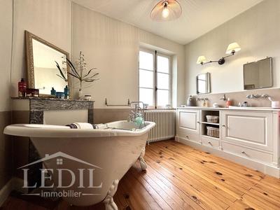 Maison en pierre - 300 m² - 6 pièces