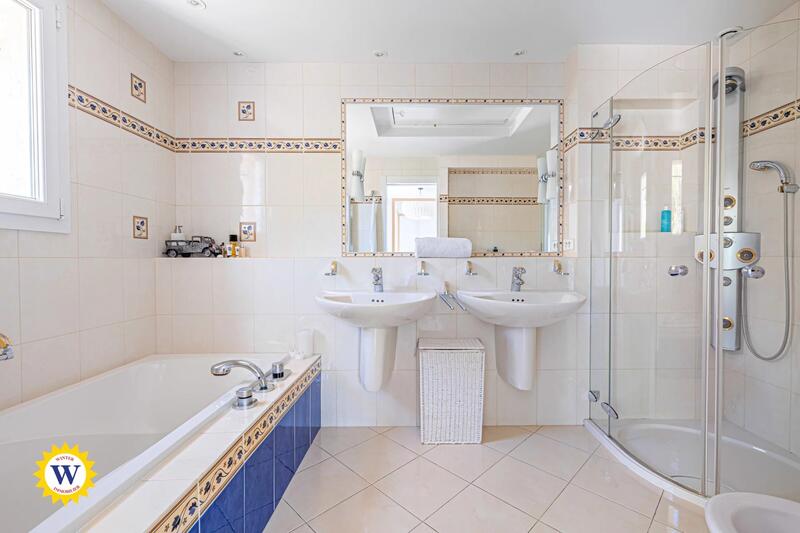 Villa - 220 m² - 6 pièces